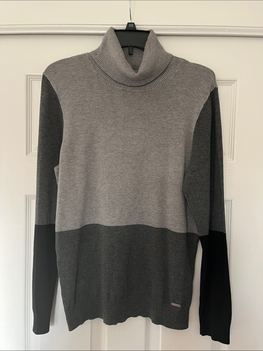 Cozy Comfortable Colorblock Lightweight  Turtleneck Sweater by Calvin Klein